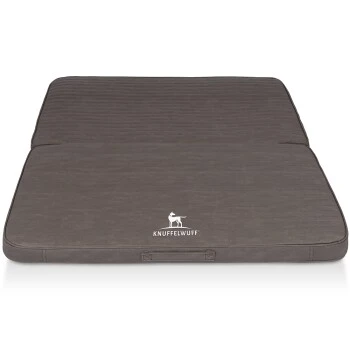 Knuffelwuff Faltbare Reisematte Orthopädisch Roanoke Aus Laser Gestepptem Kunstleder Braun/ Grau M-L 1 Knuffelwuff Faltbare Reisematte Orthopädisch Roanoke Aus Laser Gestepptem Kunstleder Braun/ Grau M-L